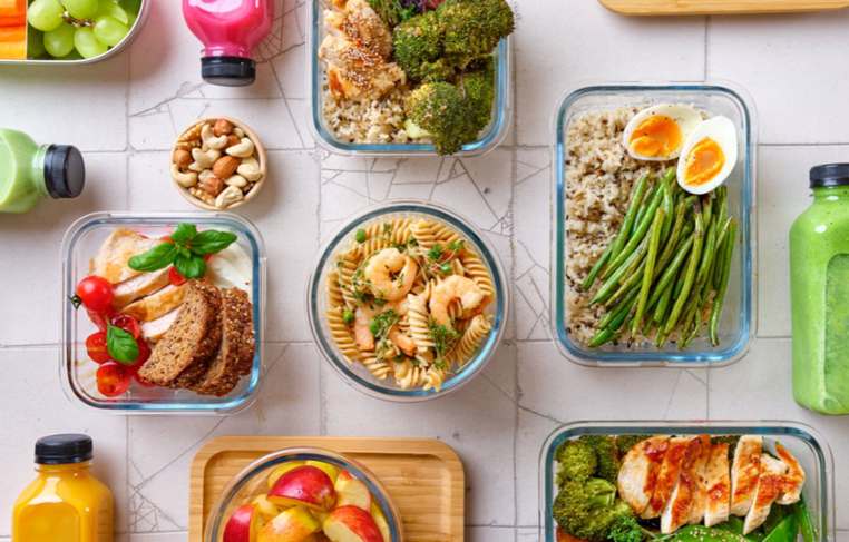 Explorando Diferentes Teorias Dietéticas